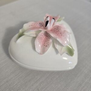 Tiger Lily 3D Trinket Box Flower Heart Shaped Vanity Bath Dresser Bone China